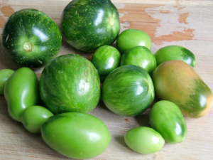 Eingelegte grüne Tomaten